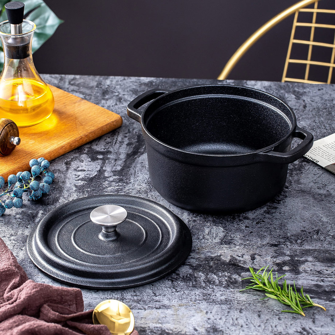 Pre-Seasoned Cast Iron Dutch Oven with Braiser Lid 24cm