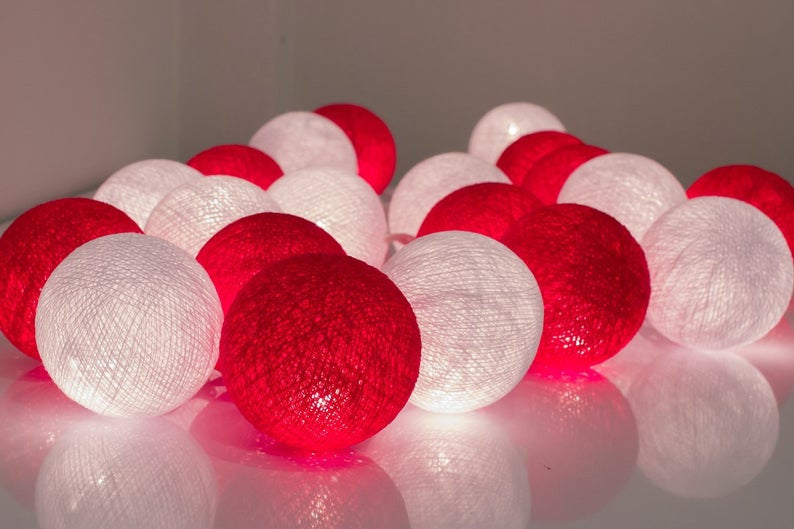 Vortaz LED Cotton Ball String Lights Red White 20 Balls Battery 3m