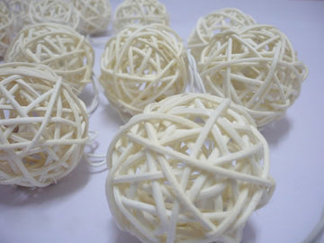 Vortaz LED Rattan Ball String Lights Cream White 20 Balls Battery 3m
