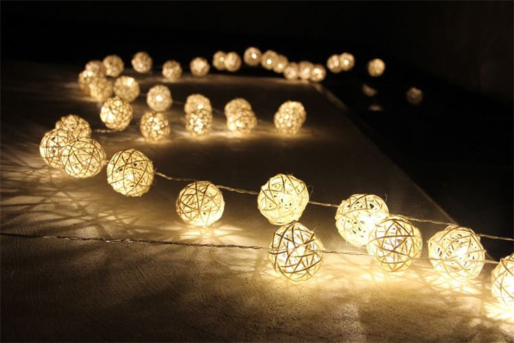 Vortaz LED Rattan Ball String Lights Cream White 20 Balls Battery 3m