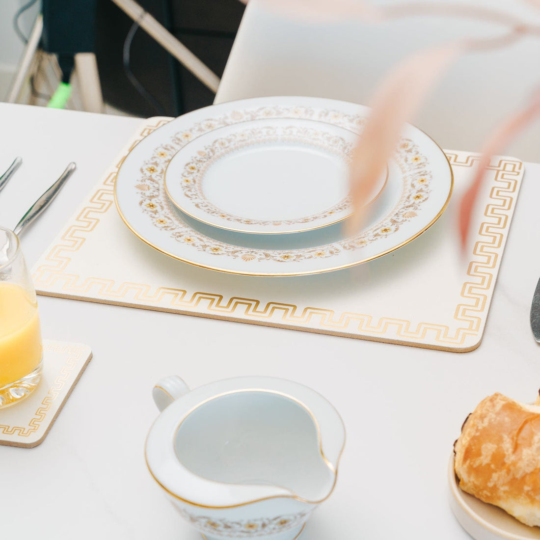 Clevinger Heat Resistant Placemats Set of 4 Gold Border 34x26cm