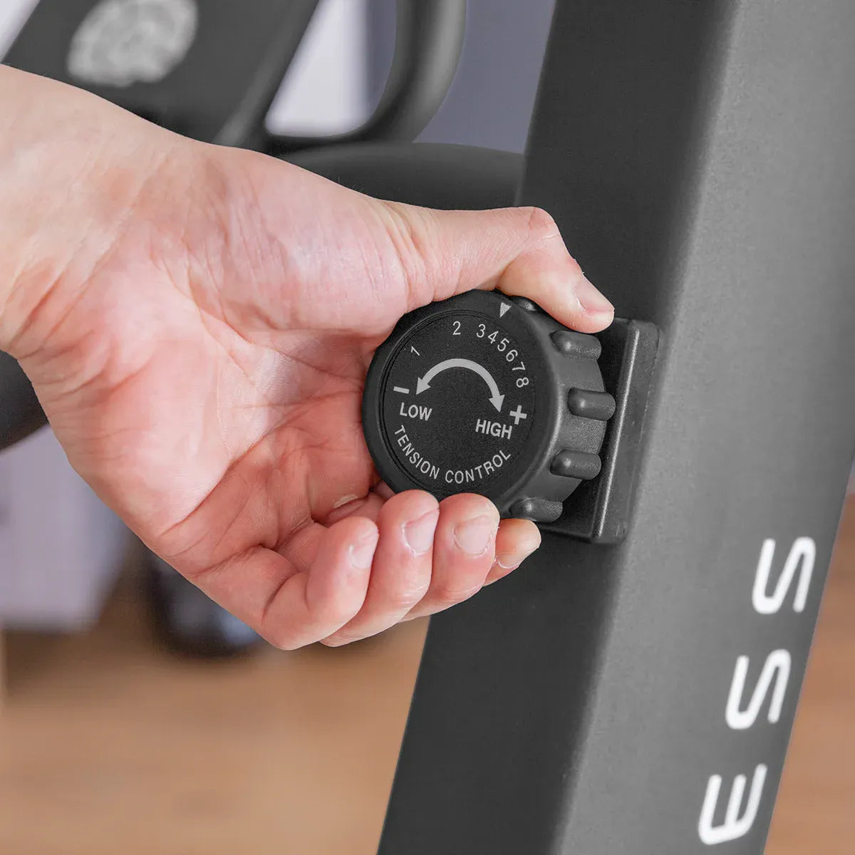 FreeRun 105 resistance control dial with 8 tension levels from low to high