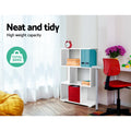 White S-shaped display shelf in kids room with books and storage boxes; badge shows 50kg total capacity